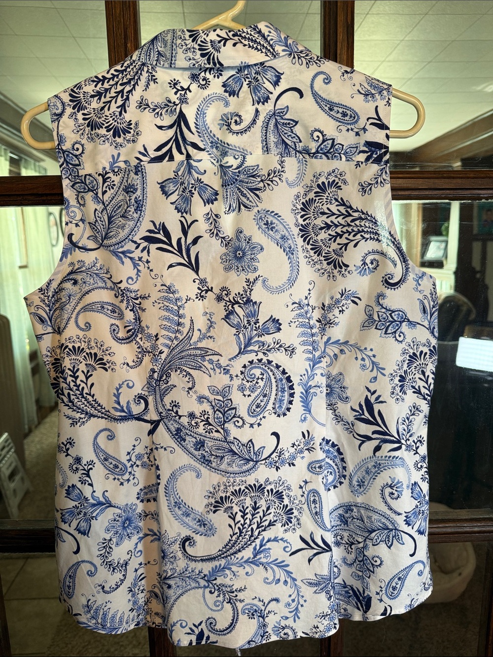 Talbots Womens Blue White Paisley Non-Iron Sleeveless Button Down Shirt Size 10 - Picture 5 of 5